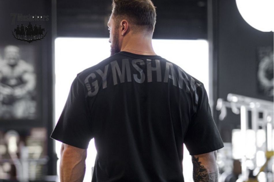 Cách phối đồ với áo oversize nam gym